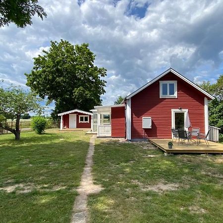 Charmig, Nyrenoverat Och Fullt Utrustad Stuga. Anpassad Foer Hundar, Naera Till Naturen Och Havet. Gangavstand Till Golfbana. Kalmar Exterior foto